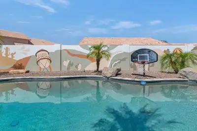 Image de Ultimate Getaway with a Heated Pool, Basement Games, close to Downtown Gilbert!