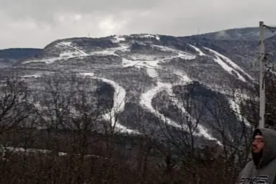 Sleeps 8 adult's 4 Br home Mountain views 5to12 minutes Skiing Hunter or Wyndham