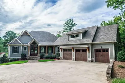 Image de Large 4-bedroom+bonus rm, pool, pond in pecan orchard in charming Milledgeville