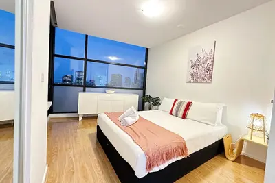 Image de Spacious Family-Sized 2br Apt Near Crown Casino + CarPark on Site