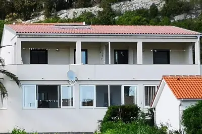 Image de Appartement de vacances Novalja pour 2 - 4 personnes avec 2 chambres à coucher - Maison mitoyenne