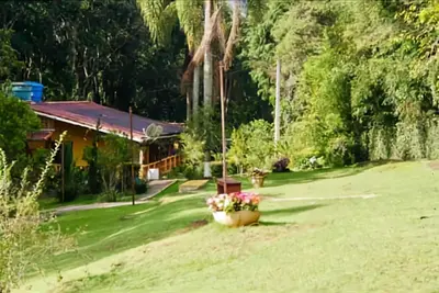 Image de Cozy estate with ample space in the style of Grandma's house.