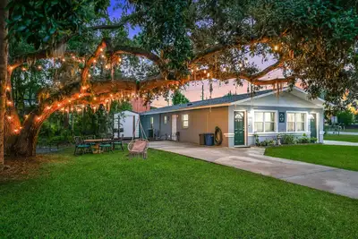 Image de #3 Charming 2 Bdrm -1 Bath - Boat Parking Incl. - Convenient Location