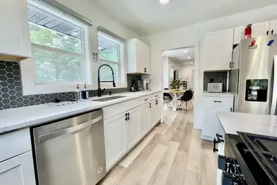 Image de Cozy, Modern Retreat