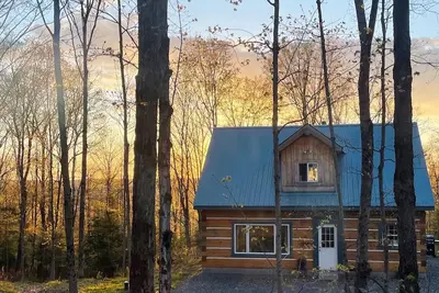 Image de Log cabin on the hill