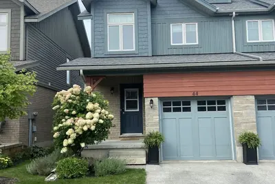 Image de Bright spacious townhouse w\/ private rec centre - 7 minutes to Blue Mountain
