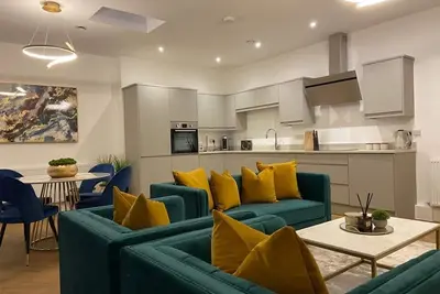 Image de A 2 bedroomed penthouse with large bi-fold doors accessing a good sized decked balcony area with stu