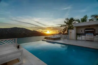 Image de 4br Incredible Views, Hot Tub + 5 Star Service!