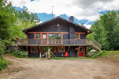 Image de UrbanChalet: Secluded 20Acres W/Pizza Oven+Firepit