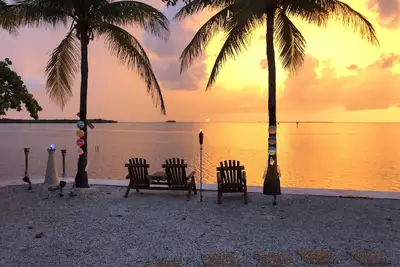 Breathtaking oceanfront retreat in Hammer Point community, located in Tavernier