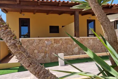 Image de Seaside apartment with barbecue and outdoor furniture
