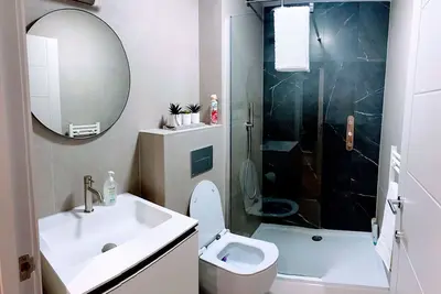 Raynes Park Luxury Apartment