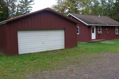 Image de Lake front cabin close to Utv/Atv and snowmobile trails.