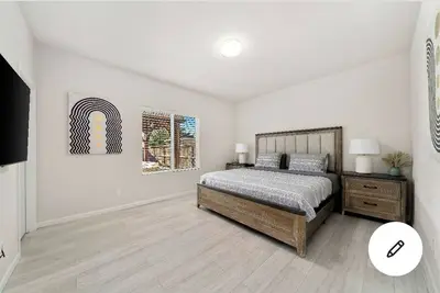 Image de cheerful 4 bedroom with beautyfull back yard