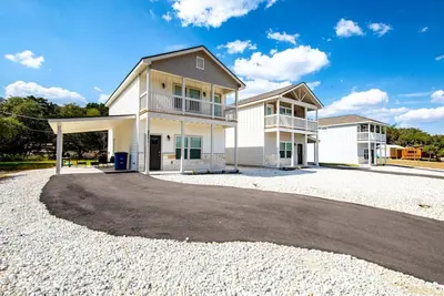 Image de 31 · Delightful Home Just Steps From the Lake & River