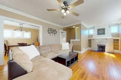 Image de Spacious, work- and family-friendly home