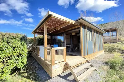 Image de Chalet Premium 37m² dont 12m² terrasse (5p-2ch), Clim, Tv, lave-vaisselle, plancha, Nespresso 5 personnes