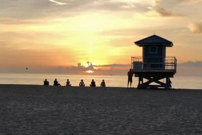 Image de The Madison 3 - Amazing 1 Bedroom Corner Apt. Steps to the Beach