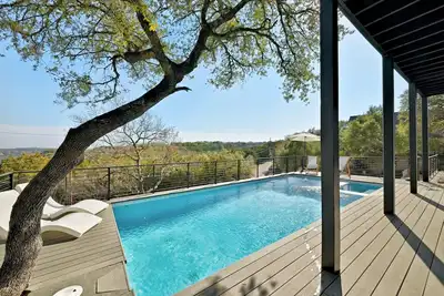 Image de Stunning View Villa for families - with a Pool, Basketball court & playground