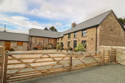 Image de Pen Bont Home Farm, pet friendly, with open fire in Builth Wells