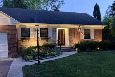 Image de Charming, light-filled 5br Wilmette home
