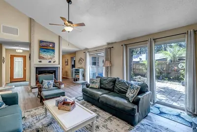 Image de Coastal Oaks - Atlantic Beach home just 3 blocks from the beach