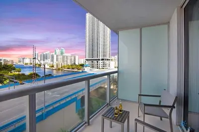 Image de Spectacular Studio - Balcony/ Views