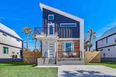 Image de Lux Riberia – 315 | 12-min walk to Historic Dtn