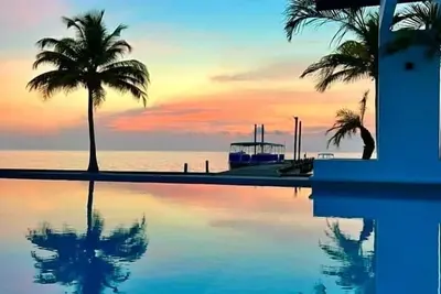 All Shades of Blu -Best Resort in Caye Caulker