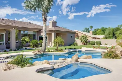 Image de 9 bd Luxury Oasis, Heated Pool and Spa, Pickle Ball!