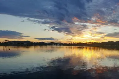 Image de Breezy Waters Lake Area and Parkside