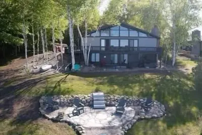 Image de Rapid Retreat - Kayaks, Paddleboards & Swimming – Summer Fun at Your Doorstep!