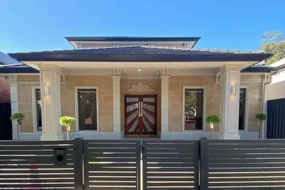 Image de New & Spacious Luxury Mansion with 5 Bedrooms & 4 Bathrooms in Unley