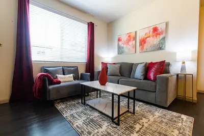 Image de Downtown Camarillo*3 Resort like Pools*3 Fitness Ctrs*EVChargers*Gated*SelfChkIn
