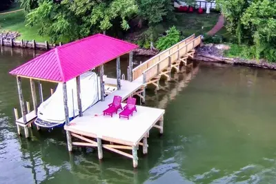 Image de BelVita-Lakefront Zen. Lake Wylie, Near Belmont and Whitewater center. Kayaks