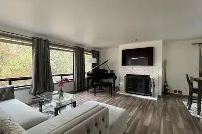 Image de Spacious, Cheerful, Modern Home 5 Br, 3ba, 2kit