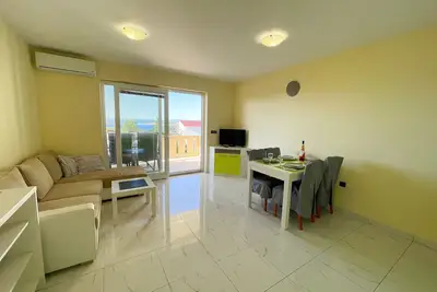 Image de Modern apartment with a balcony and a view