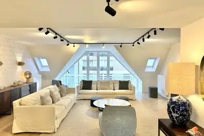 Image de Exceptional Retro Design Triplex Near the sea