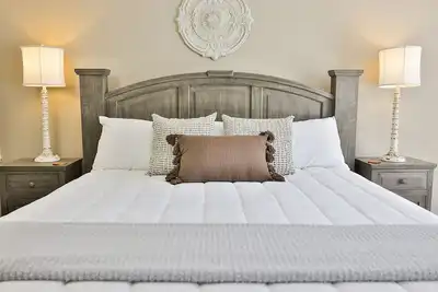 Image de 2 King Bed Master Suites and 1\/2 Mile from Chief Ladiga Trails and Elwell Park