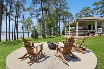 Image de Waterfront Property on Lake Sam Rayburn - Sandy Cove