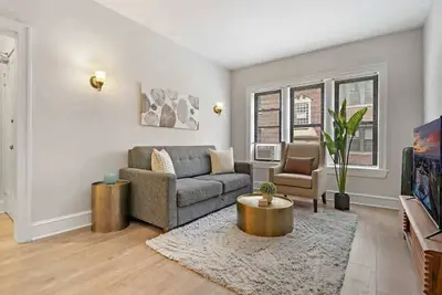 Image de Warm & Lovely 2br Apt close to Dining & Shops