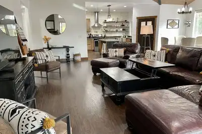 Image de Show Low Cabin in Torreón with Fire Pit, Hot Tub & Tesla Charger
