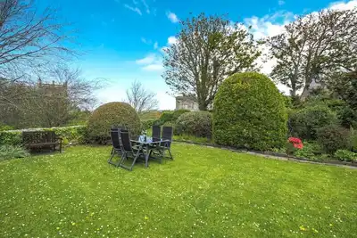 Image de Spacious cottage in the heart of St Davids overlooking cathedral  with parking.