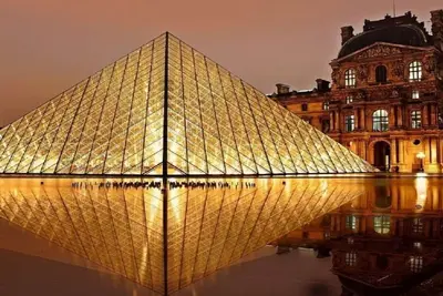 Image de Antique Furnishings & Ornate Objects D'Art. - La Louvre