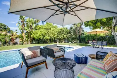 Image de Updated Mid Century 3 Bedroom Salt Wtr Pool Outdoor Shower