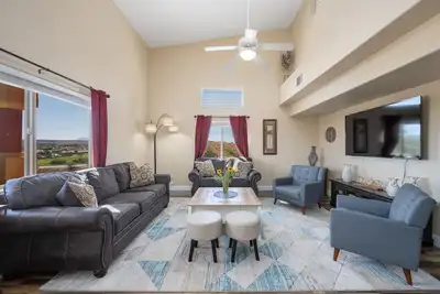 Image de The Oasis - Golf - Pool - Hot Tub - Condo with a View.