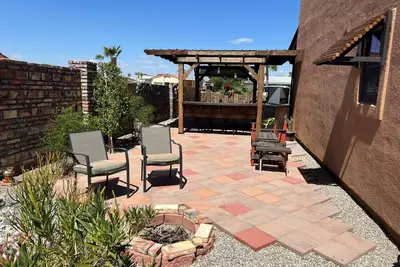 Image de Foothills Delight with 2 Separate Living Spaces!