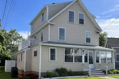 Image de Charming York Cottage— Walking Distance to Beaches, Dining, Shopping and More!