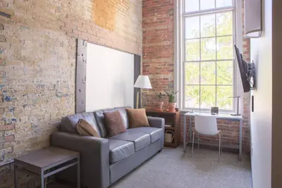 Image de Cream City 1br Apt - Just 3 Blocks to Fiserv with Gym and Parking
