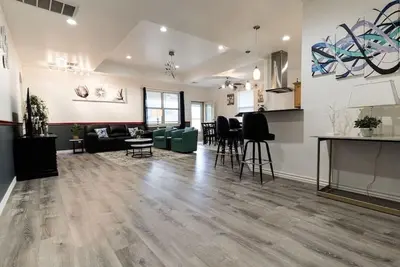Image de This home has it all!